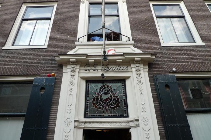 De vereniging zit aan de Kromme Nieuwegracht in Utrecht.