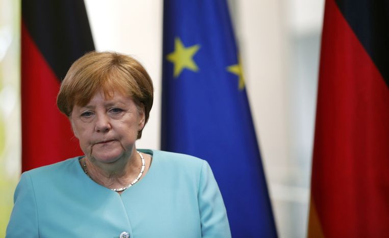 Angela Merkel tijdens haar verklaring. Beeld reuters