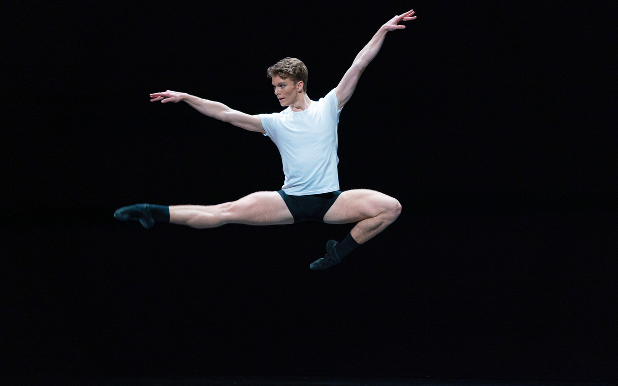 Alejandro Zwartendijk in Ballet 101 van Eric Gauthier. Beeld Altin Kaftira