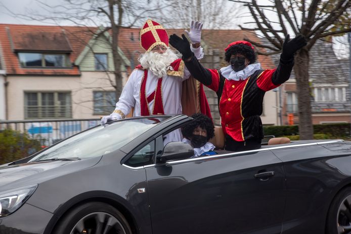 De Sint trekt opnieuw corona proof door Melle.