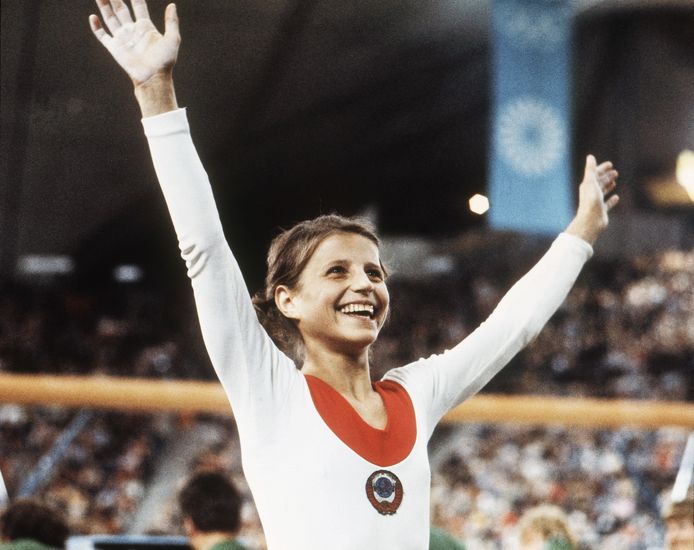 Olga Korboet in 1972 nadat ze goud won op de spelen van München.