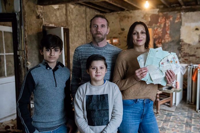 Jelena Jeca en Andy Bracke vinden liefdesbrieven terug tijdens hun renovatie.