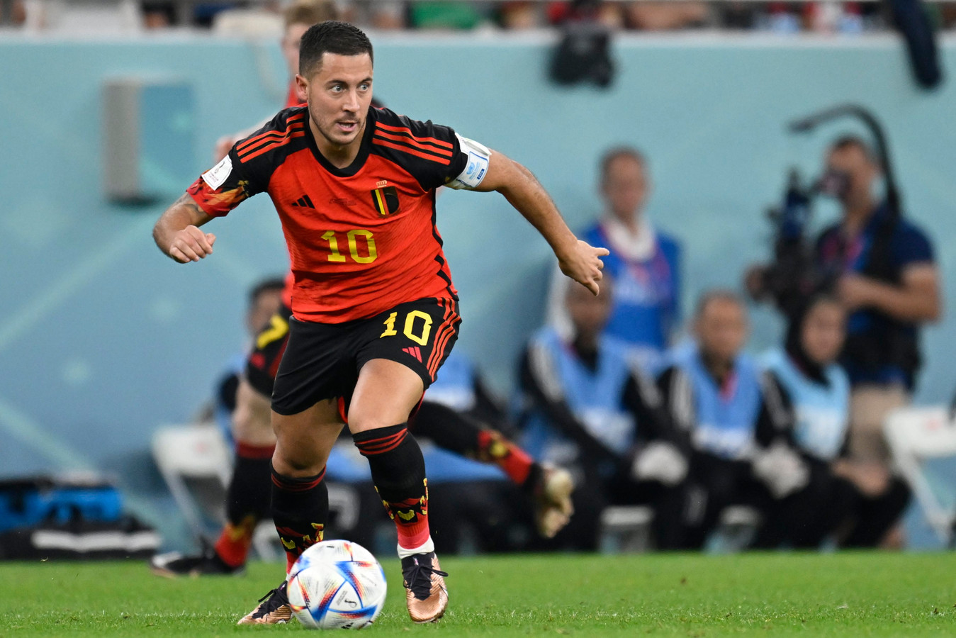 Eden Hazard krijgt duivels afscheidsfeest tijdens match tegen