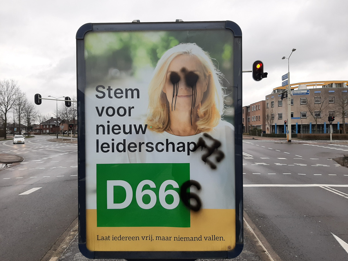 D66 Poster In Apeldoorn Beklad Met Hakenkruis ‘dit Is Geen Kattenkwaad