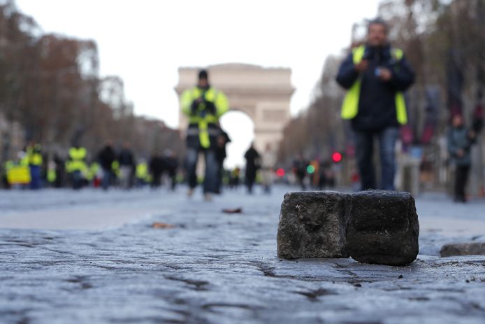 Losliggende stenen op de  Champs Elysees