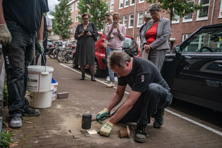 Struikelstenen voor homoseksuele oorlogsslachtoffers: ‘Vervolgd en vergeten’