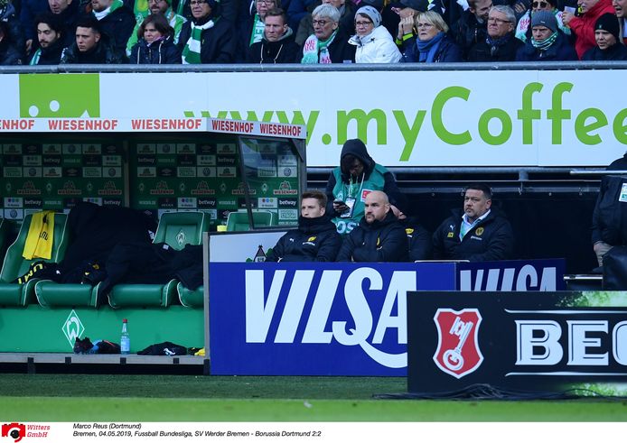 Marco Reus (links) moest geschorst toekijken tegen Werder Bremen.