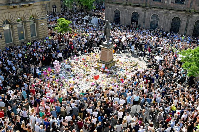 Een herdenking van de 22 slachtoffers die te betreuren vielen bij de terreuraanval in Manchester.