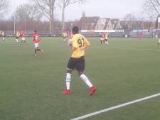 Nigeriaanse spits Umar Sadiq maakt indruk met hattrick bij NAC 2
