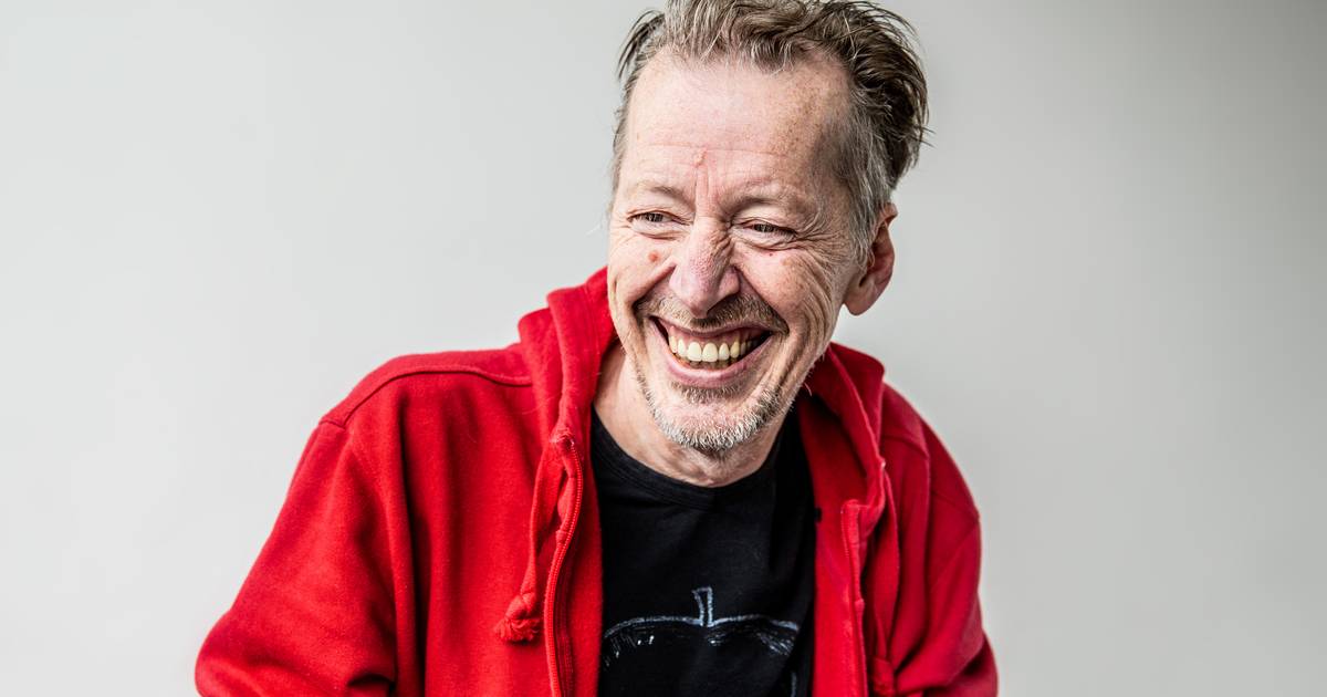 Jan Rot krijgt staande ovatie van 15.000 man na uitvoering van ...