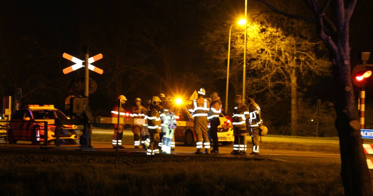 N35 tussen Haarle en Mariënheem volledig dicht na aanrijding op spoor.