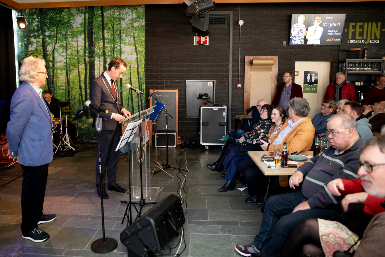Almelospeld voor Johan Bijkerk, als muzikaal icoon van de stad Foto tubantia.nl