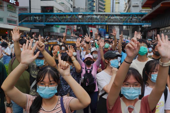Mensen protesteren in Hongkong op 1 juli 2020, de eerste volledige dag waarop de wet in werking trad, tegen de nationale veiligheidswet.
