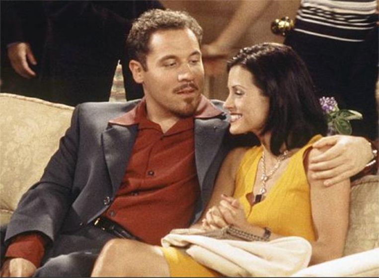 Jon Favreau als Pete, het rijke liefje van Monica in 'Friends' Beeld Wikia