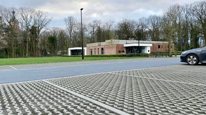 De parking werd heraangelegd.