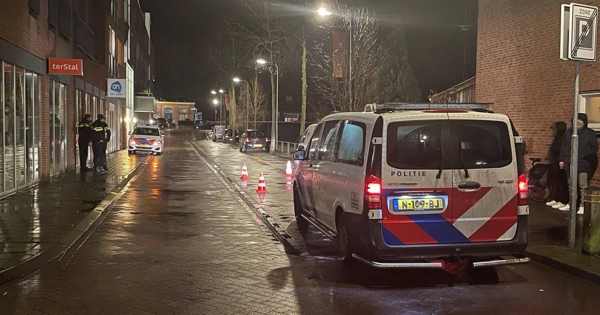 Voetganger ernstig gewond door botsing met fietser in Goor.