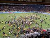 Roda JC-supporters denken te promoveren en bestormen veld