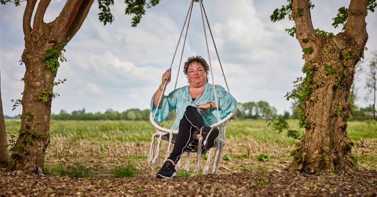 Miljonair Caroline werd pas echt gelukkig als look-a-like van André Hazes: ‘Optreden werd mijn hande