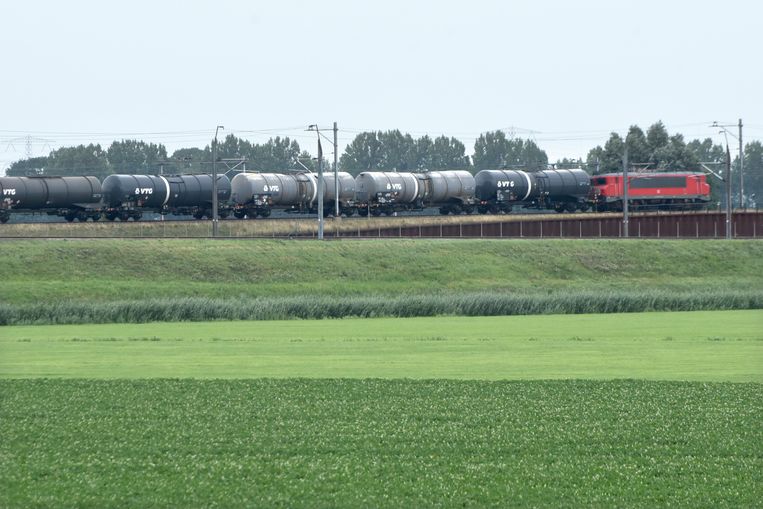 Het aantal treinen met gevaarlijke stoffen dat door Brabant rijdt zal de komende jaren fors toenemen. Beeld Hollandse Hoogte / Peter Hilz