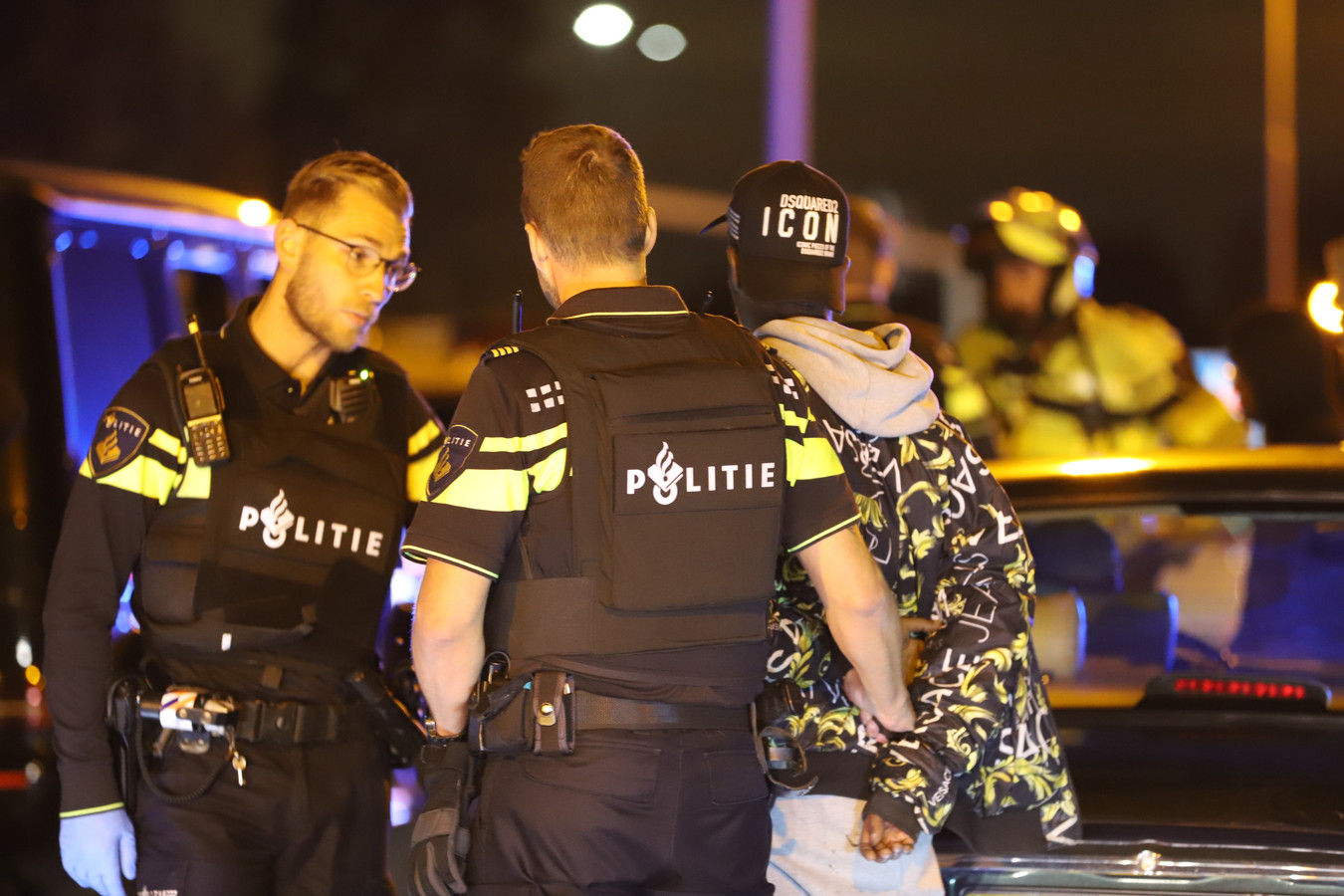 Gemeente Zoetermeer en politie pakken 400.000 euro en 63 vuurwapens van criminelen af Foto AD.nl