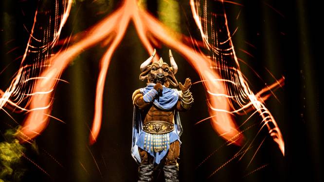 “Ik denk dat het pak mij verraden heeft”: Minotaurus moet afscheid nemen van ‘The Masked Singer’