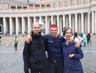 Kankeronderzoeker Johan Swinnen bereikt Rome na looptocht van bijna 2.000 kilometer in 25 dagen tijd: “Het extreemste dat ik ooit heb gedaan”