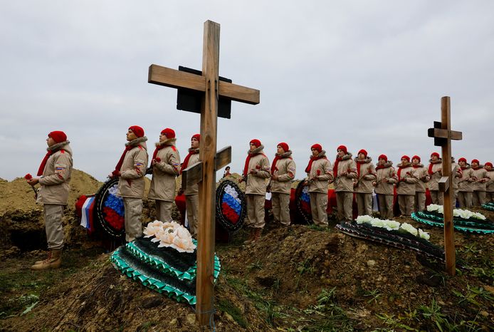 Een begrafenis van pro-Russische soldaten in de door Rusland bezette regio Loehansk, in Oekraïne (11/11/2022).