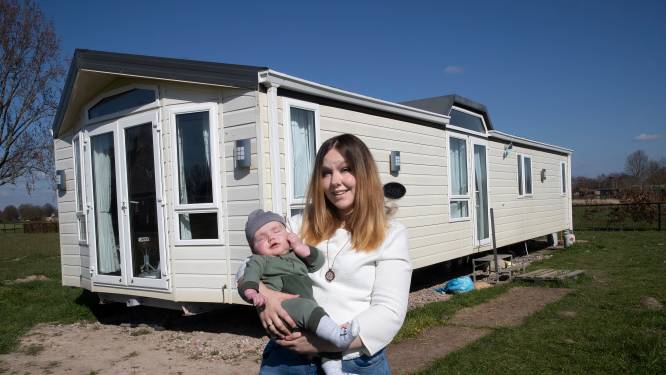 Duiven houdt poot stijf tegenover familie die illegaal chalet plaatste voor zieke dochter (17) met baby