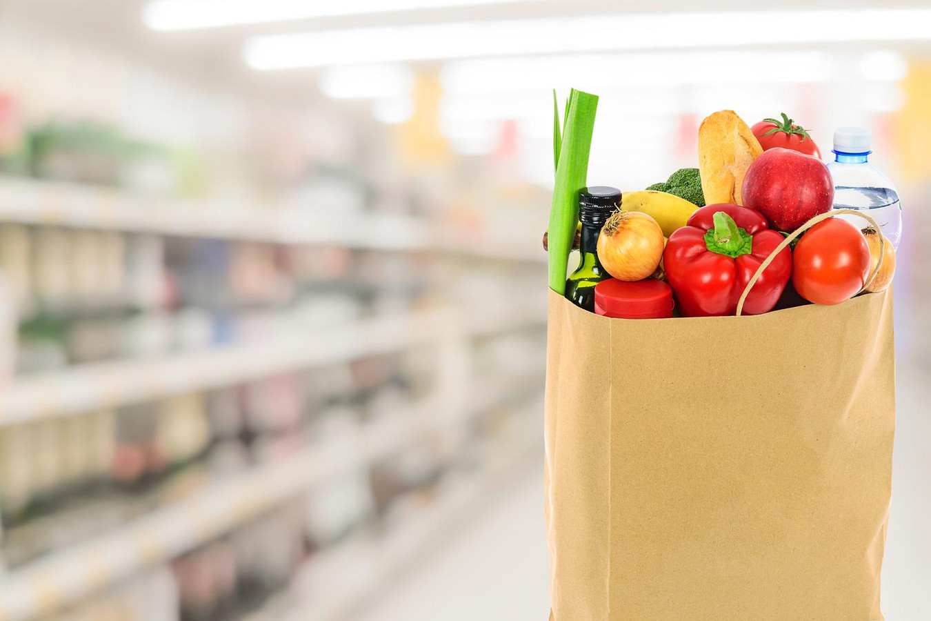 Lancée par les magasins et épiceries bio, la vente en vrac investit désormais la grande distribution non bio.