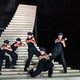 Tweeluik Scala & Limited: Militant dansen op een ijzerenheinig rondtollende trap