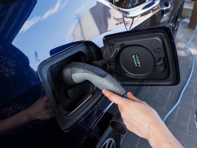Elektrische auto nog altijd 10.000 euro duurder: prijsverschil zal niet snel verdwijnen, zeggen experts