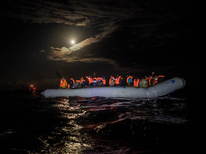 Zowat 150 mensen gered van boten voor kust Canarische Eilanden