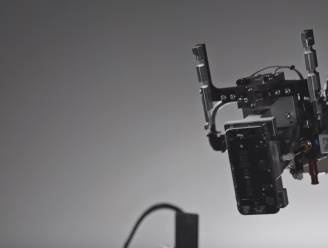 Liam de robot recycleert iPhone in 11 seconden