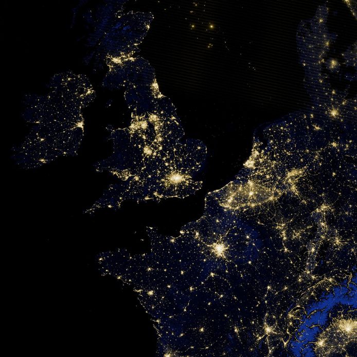 Satellietbeelden van Europa bij nacht ter illustratie.