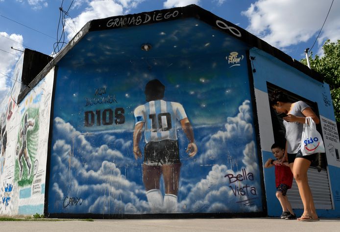 Een muurschildering van Maradona in Lomas de Marilo, de buurt in Buenos Aires waar Diego grootgebracht is.