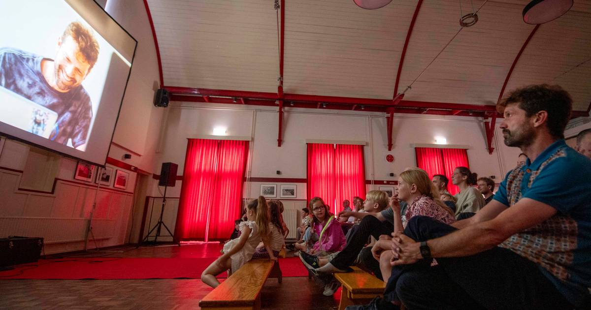 Heel Griendtsveen streed tegen schoolsluiting, dus loopt het dorp uit bij première van film daarover