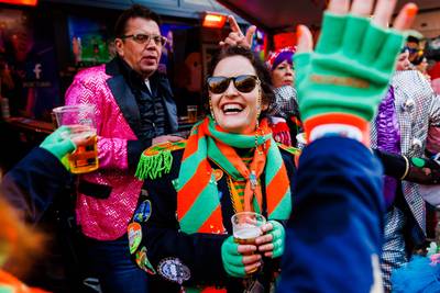 Flinke stijging coronagevallen in Nederland: carnaval en wintersport lijken rol te spelen