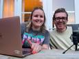 Demi en Björn uit Almelo zijn schaamteloos in hun podcast: 'Ik ben alleen maar aan het kletsen'