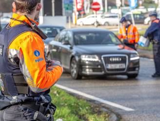 Zwalpend aan 172 per uur op de R0 of te dronken om nog zelf uit de wagen te stappen... tientallen chauffeurs voor politierechter nadat ze onder invloed tegen de lamp lopen