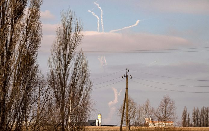 Oekraïense luchtafweerraketen aan de hemel vlakbij Kiev.