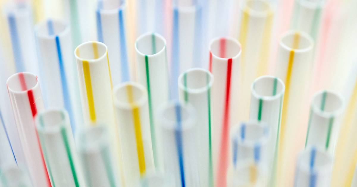 Environnement : pailles, couverts et touillettes en plastique disparaissent  de la circulation