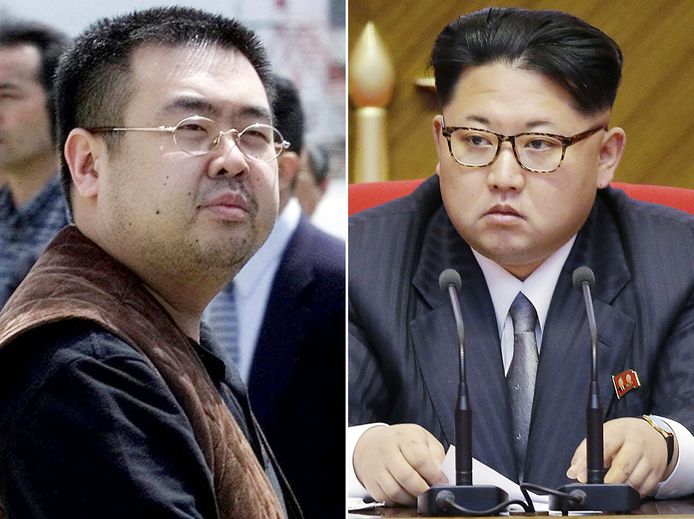Kim Jong-nam (links) en zijn halfbroer, de Noord-Koreaanse leider Kim Jong-un. Volgens de VS heeft het Noord-Koreaanse regime de moord op touw gezet en het uiterst giftige zenuwgas VX gebruikt.