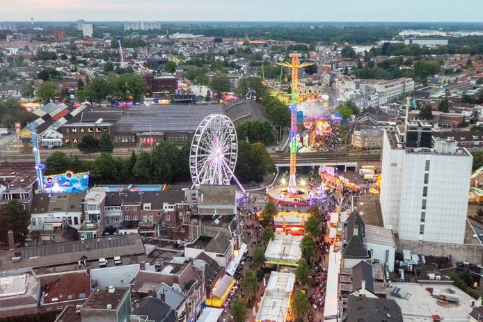 Badeendjes En Veel Kinderen Dag Zes Van De Tilburgse Kermis Tilburg Bd Nl