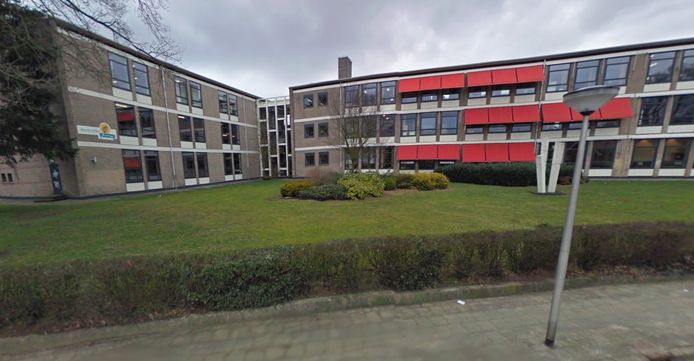 Het Bonhoeffer College aan de Van der Waalslaan in Enschede