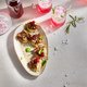 Feestdrankje en -hapje: cranberry spritz & blini’s met steak