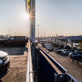 Low gas prices at Makro in Duivendrecht: ‘I come from Almere to fill up here’