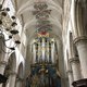Pianist Hannes Minnaar op het orgel in de Grote Kerk van Breda, dat betekent extra stoelen erbij ★★★★☆