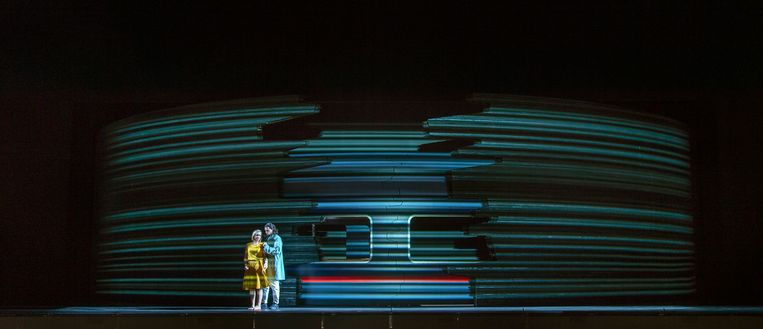 Eurydice en Orphée aan het einde van hun treinreis. Beeld Ruth Walz