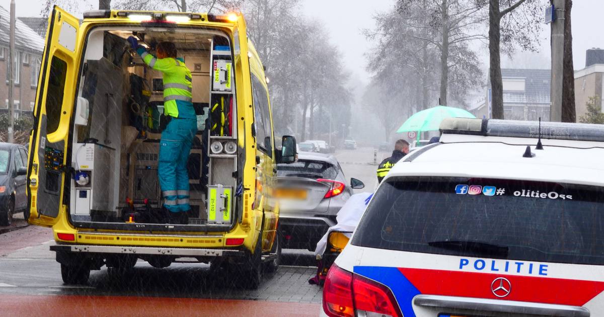 Fietsster raakt gewond bij botsing met auto in Oss.