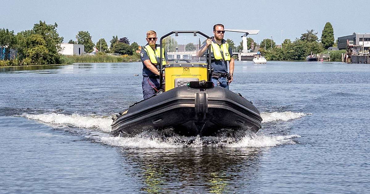 Waarschuwen en soms met sirenes er achteraan, waterboa’s steeds vaker in actie: ‘Wij zijn geen boemannen’